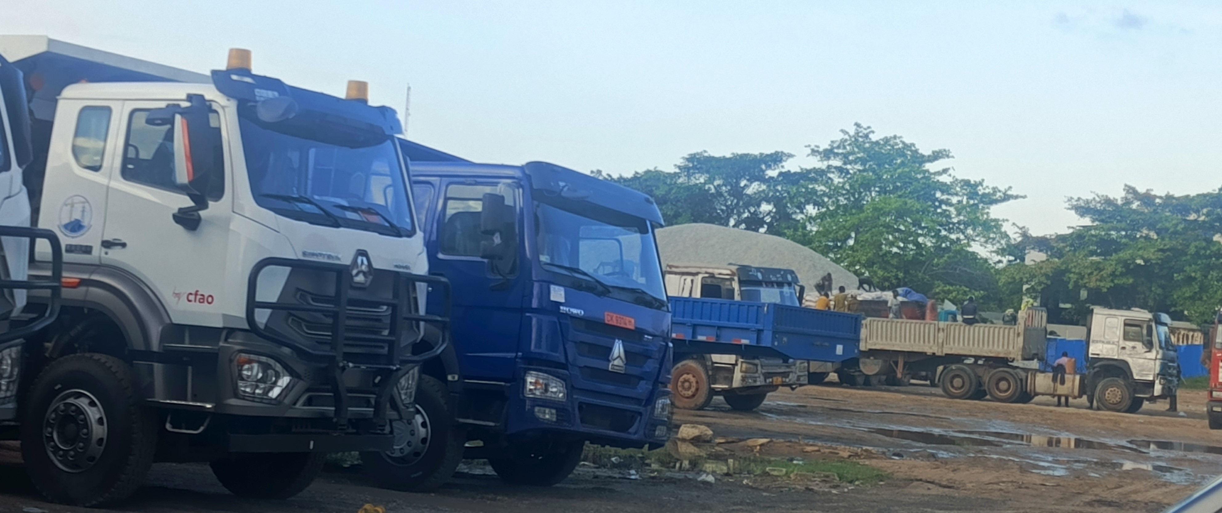 Camions de chantier CFAO BTP du Groupement BB International au Bénin